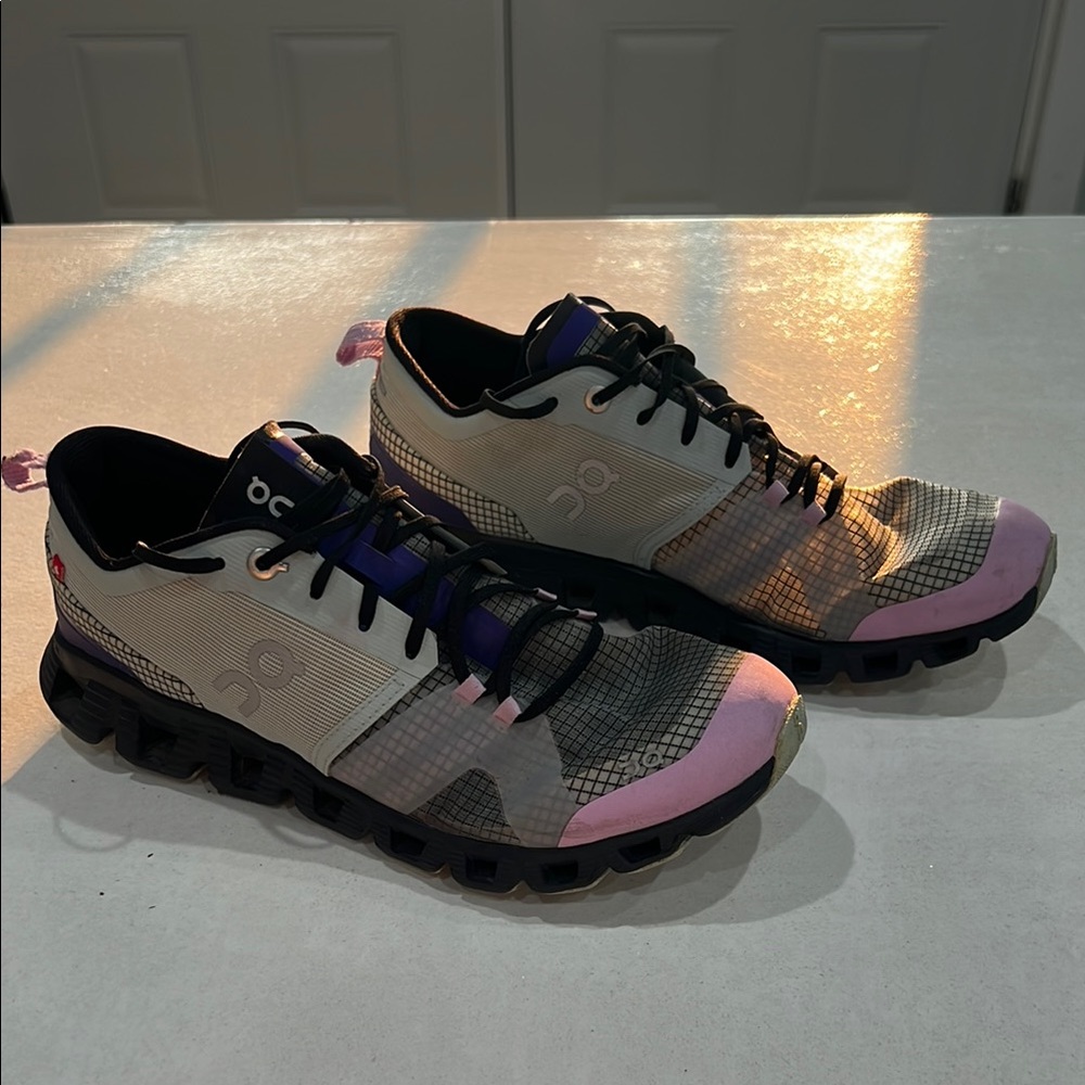 On Running Pink and Black Athletic Shoes Lightweight Trail Design